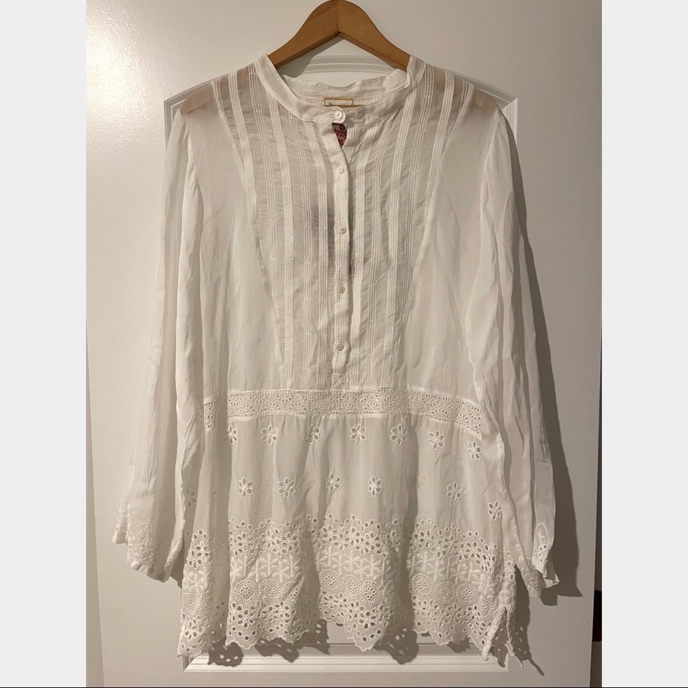 Johnny Was Eyelet Long Sleeved Top l